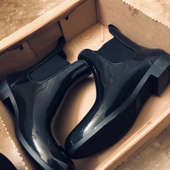 BLACK RAIN BOOTS!!! Size 8 - Picture 10 of 11